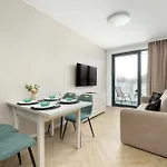Lux Floor Art With Pool, Air Conditioning And Parking By Renters Apartment *