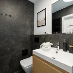 Lux Floor Art With Pool, Air Conditioning And Parking By Renters Apartment *