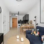 Lux Floor Art With Pool, Air Conditioning And Parking By Renters