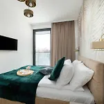 Apartment Lux Floor Art With Pool, Air Conditioning And Parking By Renters *