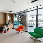 Lux Floor Art With Pool, Air Conditioning And Parking By Renters Apartment *