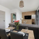 Apartment Lux Floor Art With Pool, Air Conditioning And Parking By Renters