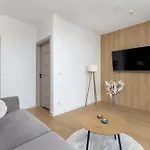 Lux Floor Art With Pool, Air Conditioning And Parking By Renters