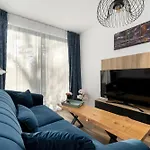 Apartment Lux Floor Art With Pool, Air Conditioning And Parking By Renters