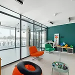 Lux Floor Art With Pool, Air Conditioning And Parking By Renters Apartment *