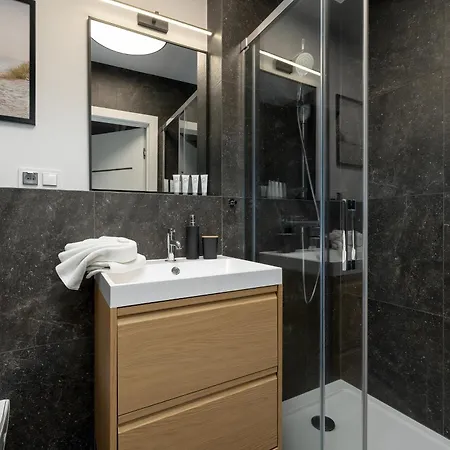 Apartment Lux Floor Art With Pool, Air Conditioning And Parking By Renters *