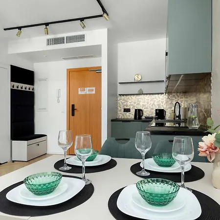 Lux Floor Art With Pool, Air Conditioning And Parking By Renters Mielno