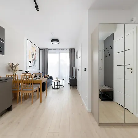 Lux Floor Art With Pool, Air Conditioning And Parking By Renters Lejlighed