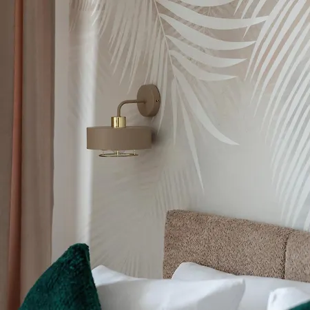 Lux Floor Art With Pool, Air Conditioning And Parking By Renters