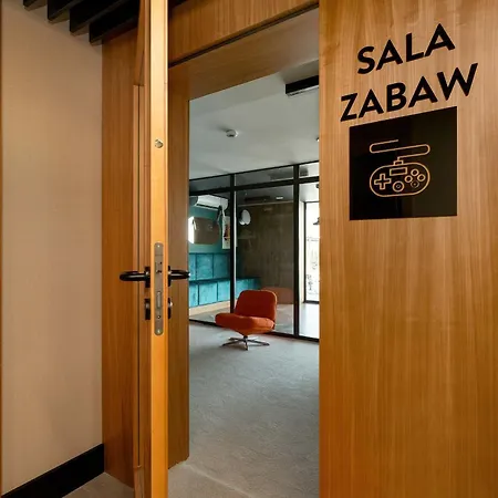 Apartment Lux Floor Art With Pool, Air Conditioning And Parking By Renters *