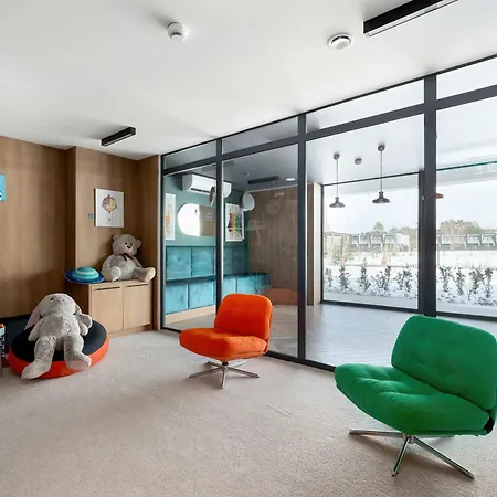 Lux Floor Art With Pool, Air Conditioning And Parking By Renters Apartment *