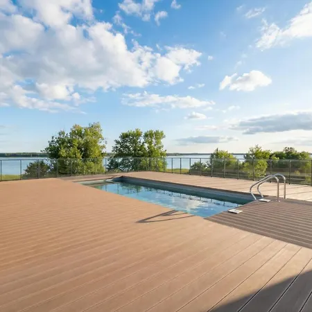 Lux Floor Art With Pool, Air Conditioning And Parking By Renters *