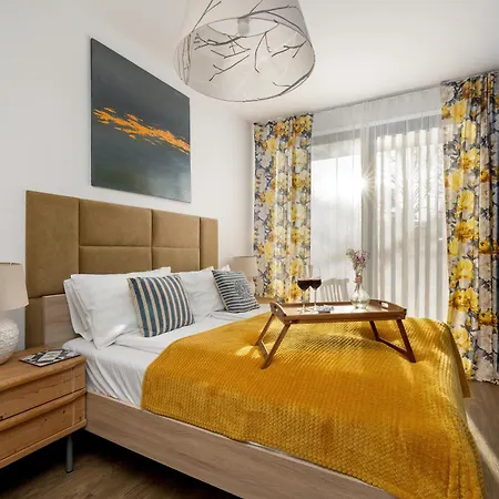 Lux Floor Art With Pool, Air Conditioning And Parking By Renters *