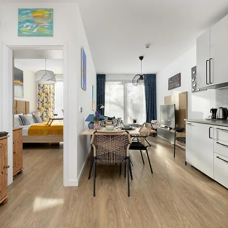 Lux Floor Art With Pool, Air Conditioning And Parking By Renters *