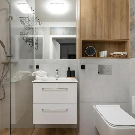 Lux Floor Art With Pool, Air Conditioning And Parking By Renters *