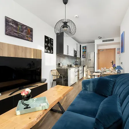 Lux Floor Art With Pool, Air Conditioning And Parking By Renters Lejlighed *