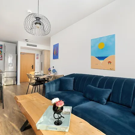 Lux Floor Art With Pool, Air Conditioning And Parking By Renters