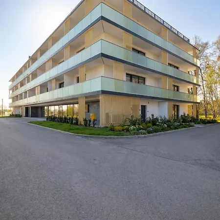 Lux Floor Art With Pool, Air Conditioning And Parking By Renters *