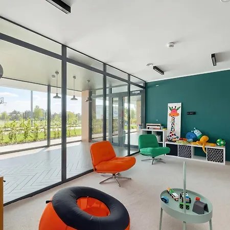Lux Floor Art With Pool, Air Conditioning And Parking By Renters