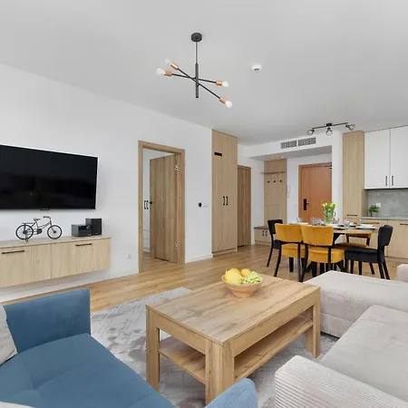 Lux Floor Art With Pool, Air Conditioning And Parking By Renters Apartament
