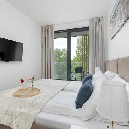 Lux Floor Art With Pool, Air Conditioning And Parking By Renters Apartament *